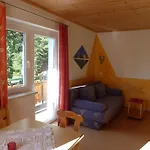 Almhaus Bluemel דירה