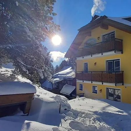 Almhaus Bluemel Turracher Hohe